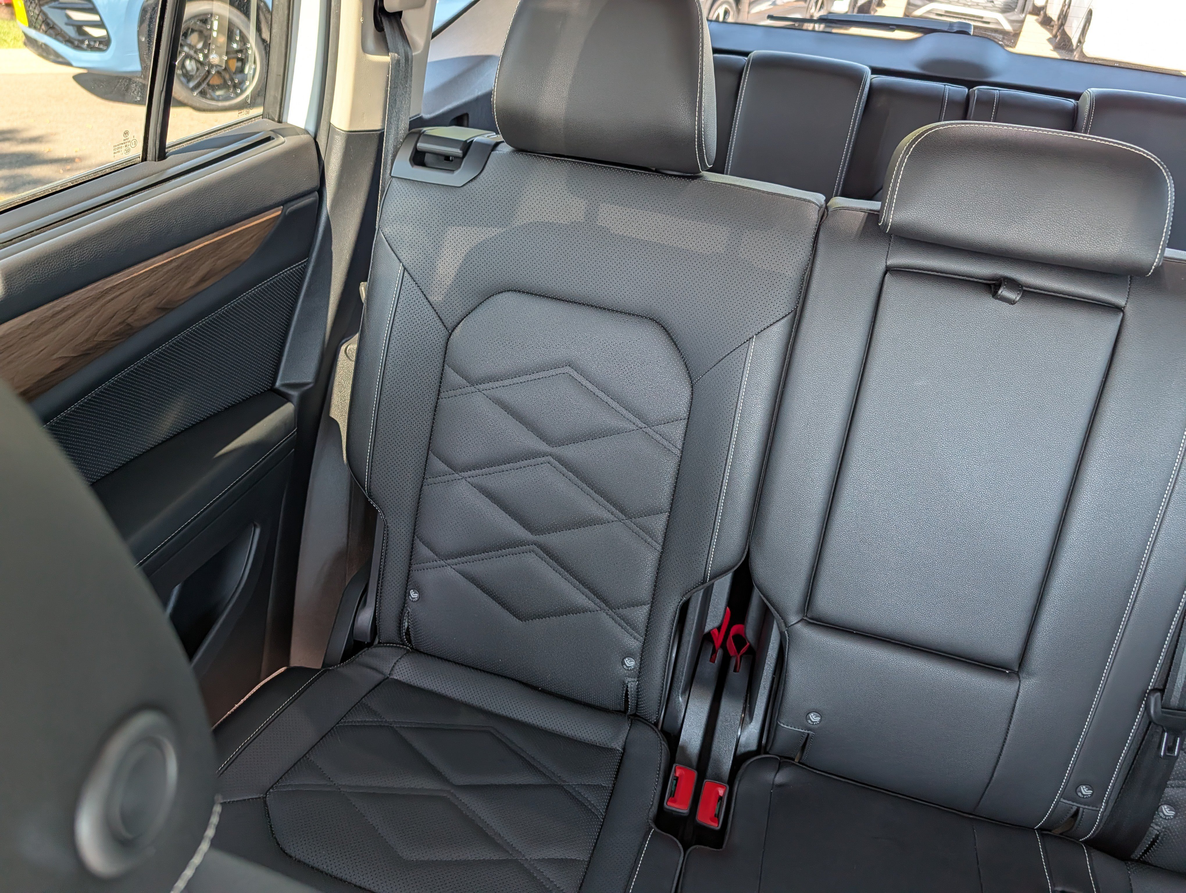 Certified 2025 Volkswagen Atlas SE AWD/4WD image 12