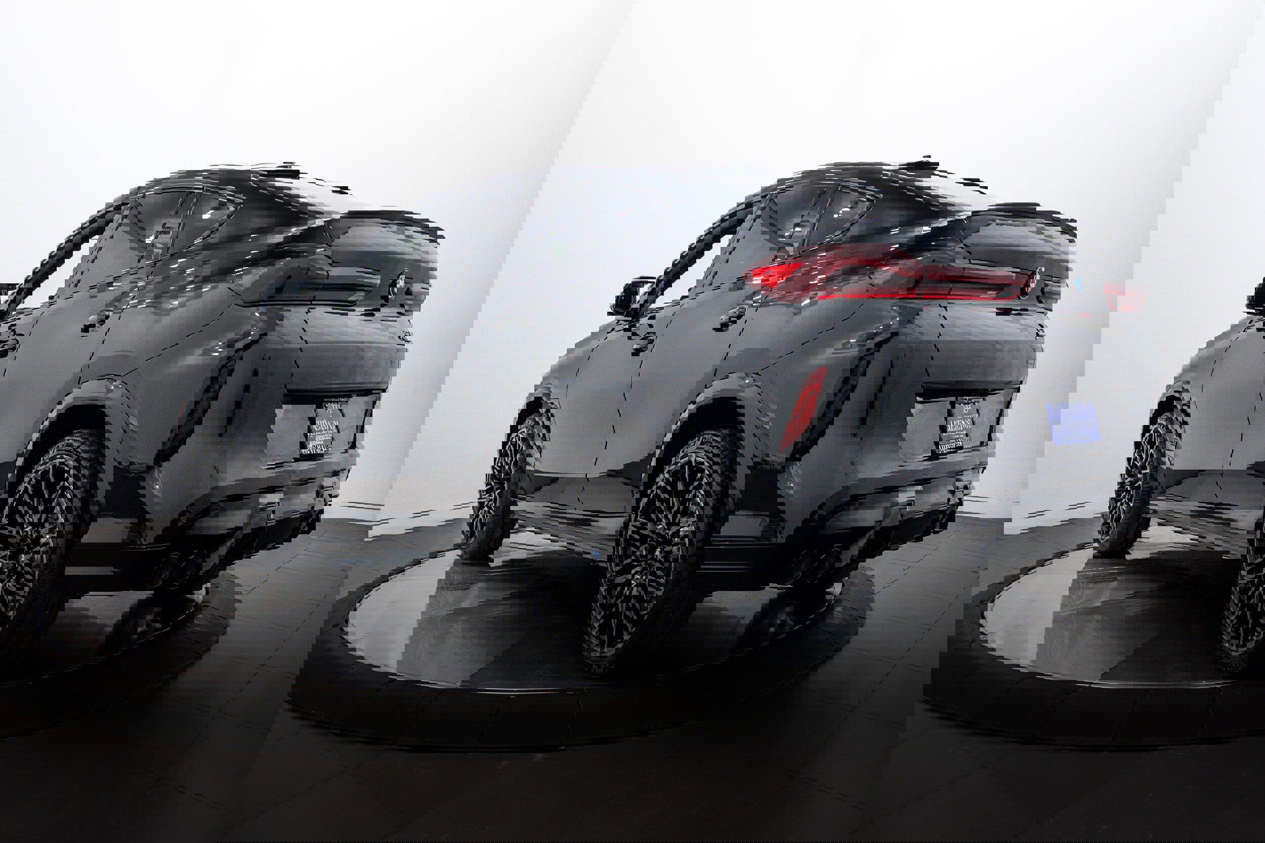 Used 2025 BMW X6 M Competition w/ Executive Package image 5