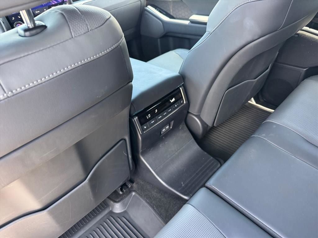 Used 2024 Lexus GX 550 w/ Accessory Package (2T) AWD/4WD image 16