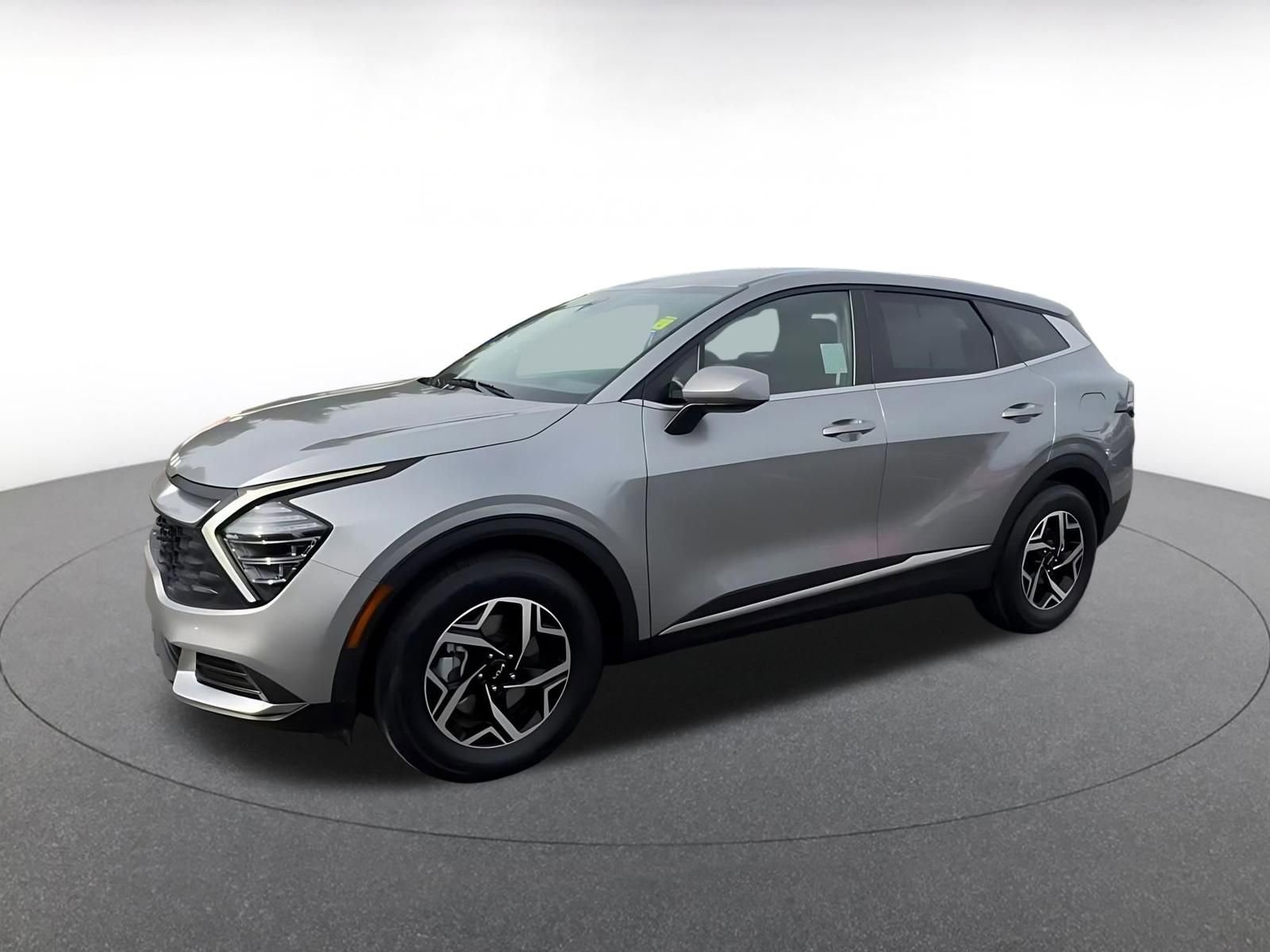 Used 2025 Kia Sportage LX image 8