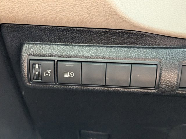 Used 2022 Toyota Corolla LE image 11