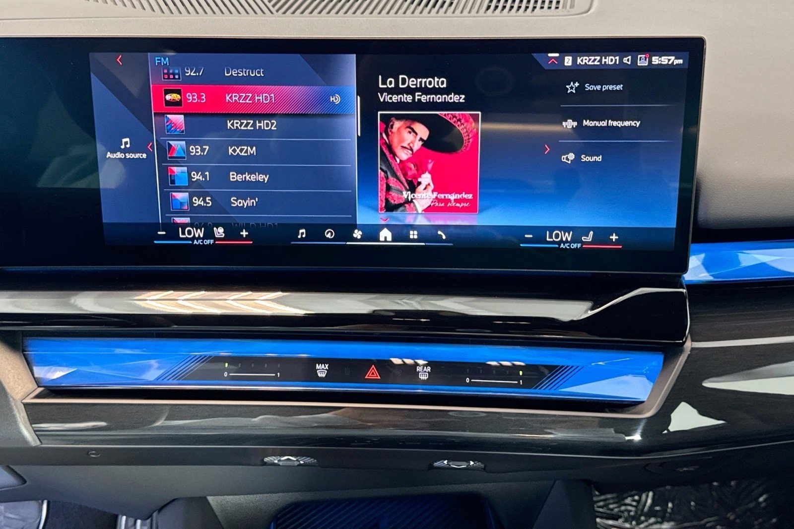 Used 2025 BMW i5 M60 w/ Premium Package image 15