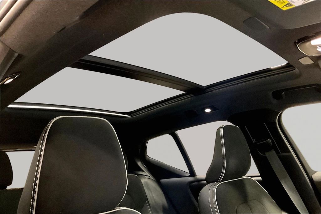 Certified 2023 Volvo XC40 B5 Plus w/ Climate Package AWD/4WD image 27