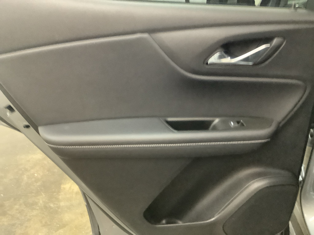 Used 2025 Chevrolet Blazer LT FWD image 22