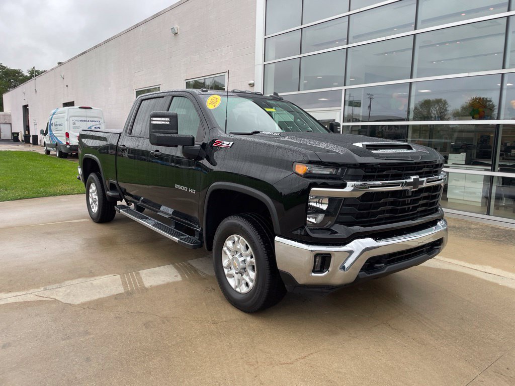Used 2024 Chevrolet Silverado 2500 LT AWD/4WD image 1