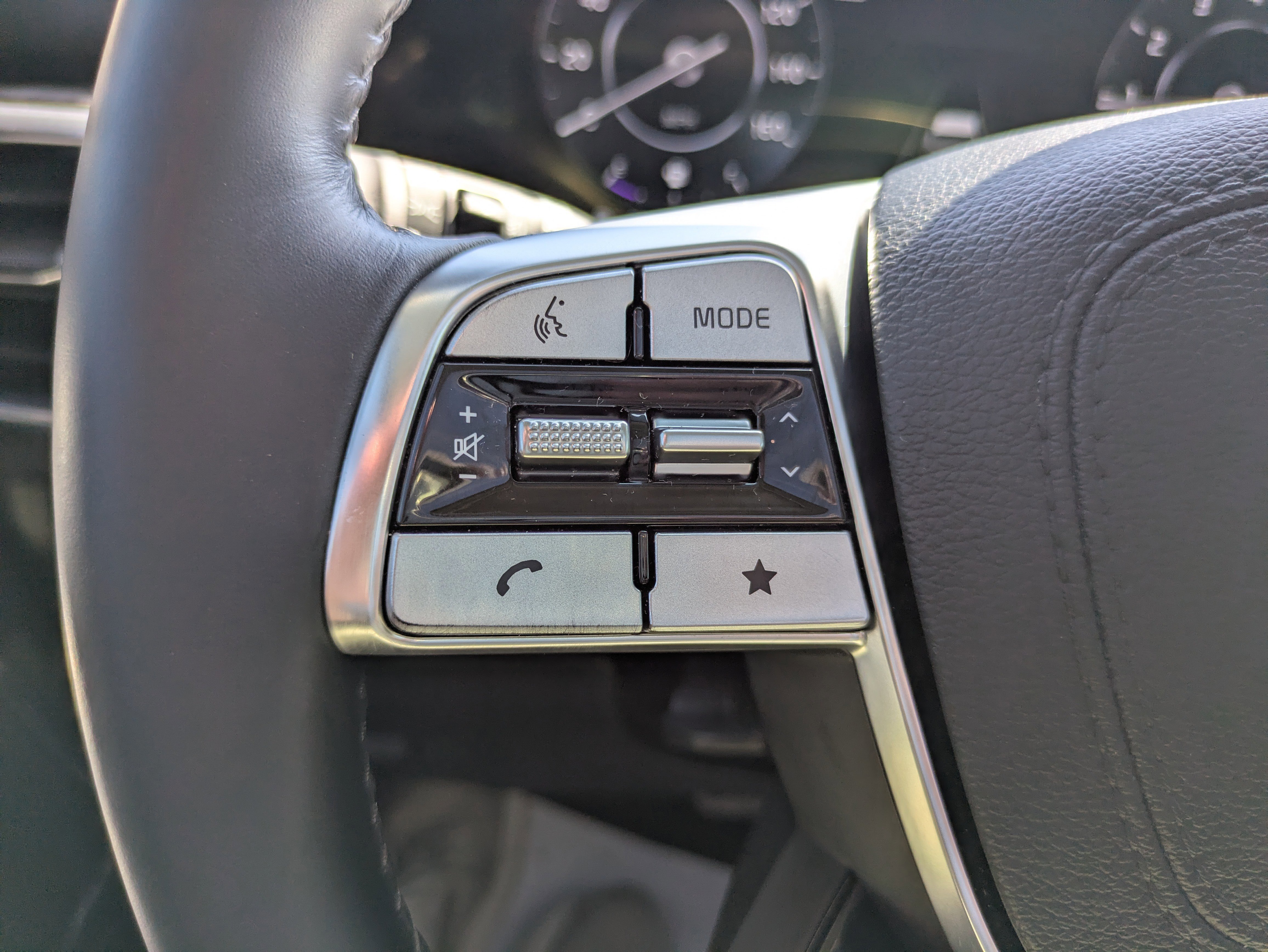 Used 2025 Kia Telluride SX image 24