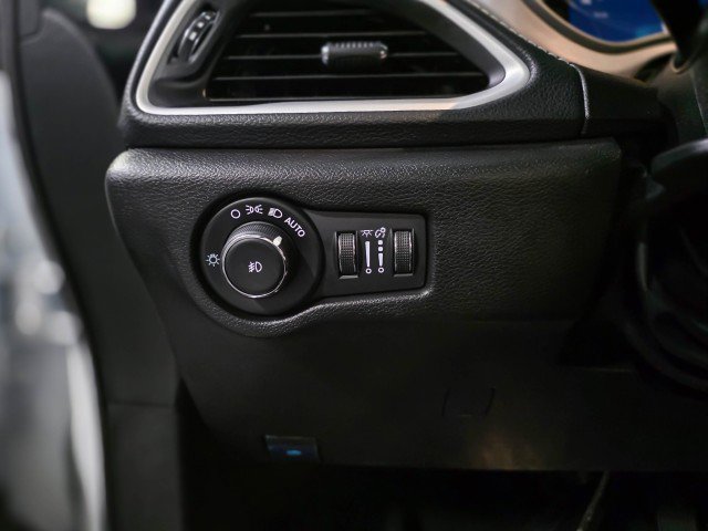 Used 2024 Chrysler Pacifica Limited image 30