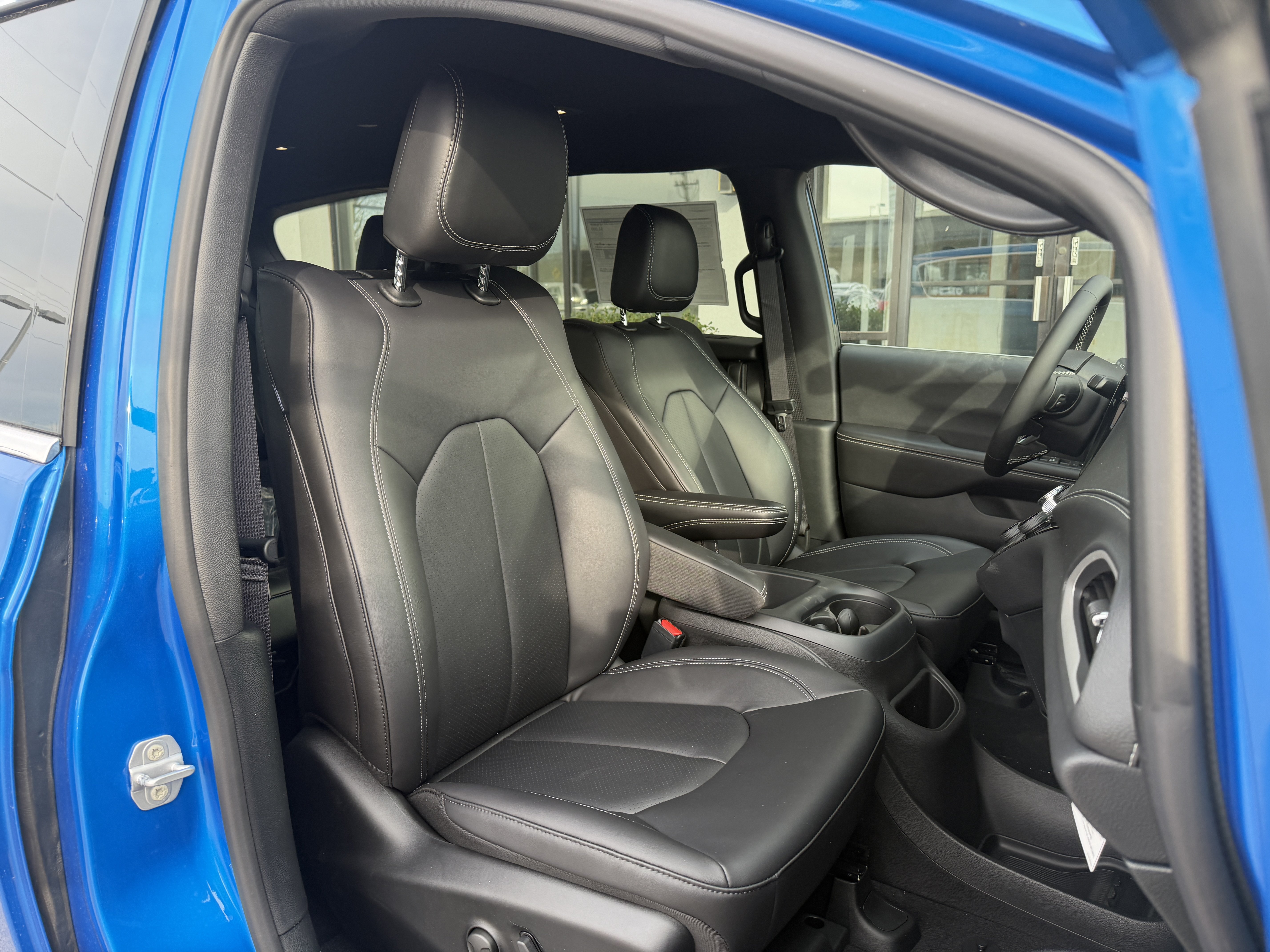 New 2026 Chrysler Pacifica Select AWD/4WD image 21