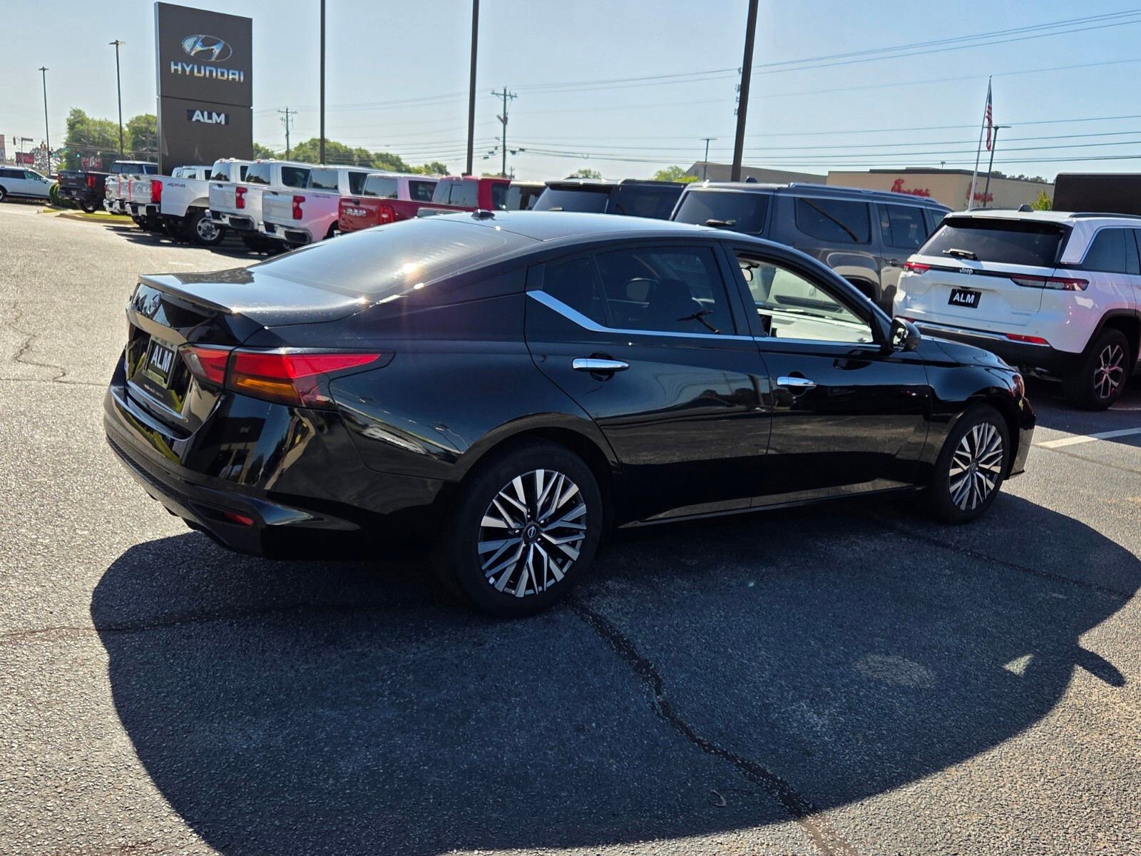 Used 2025 Nissan Altima 2.5 SV image 13