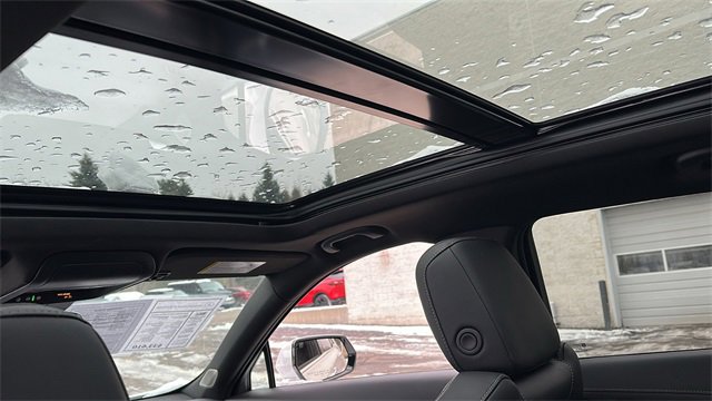 Used 2024 Cadillac XT4 Premium Luxury image 33