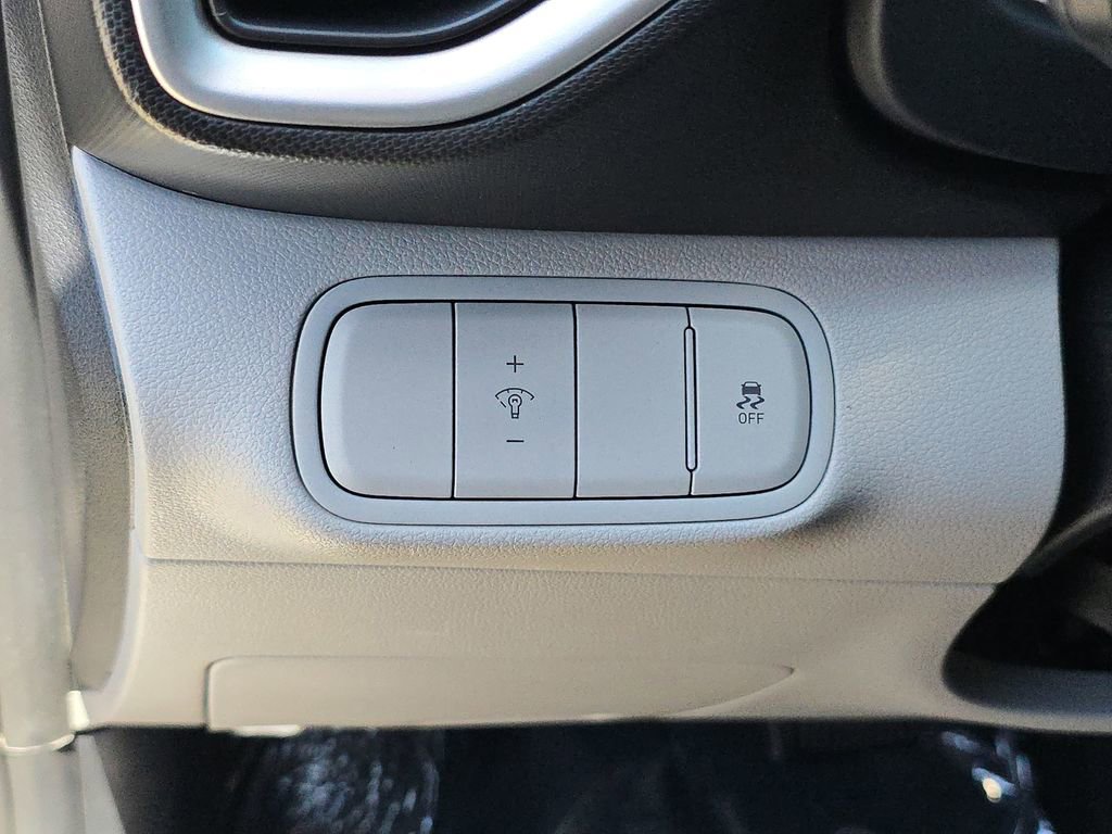 Used 2023 Hyundai Venue SEL FWD image 30