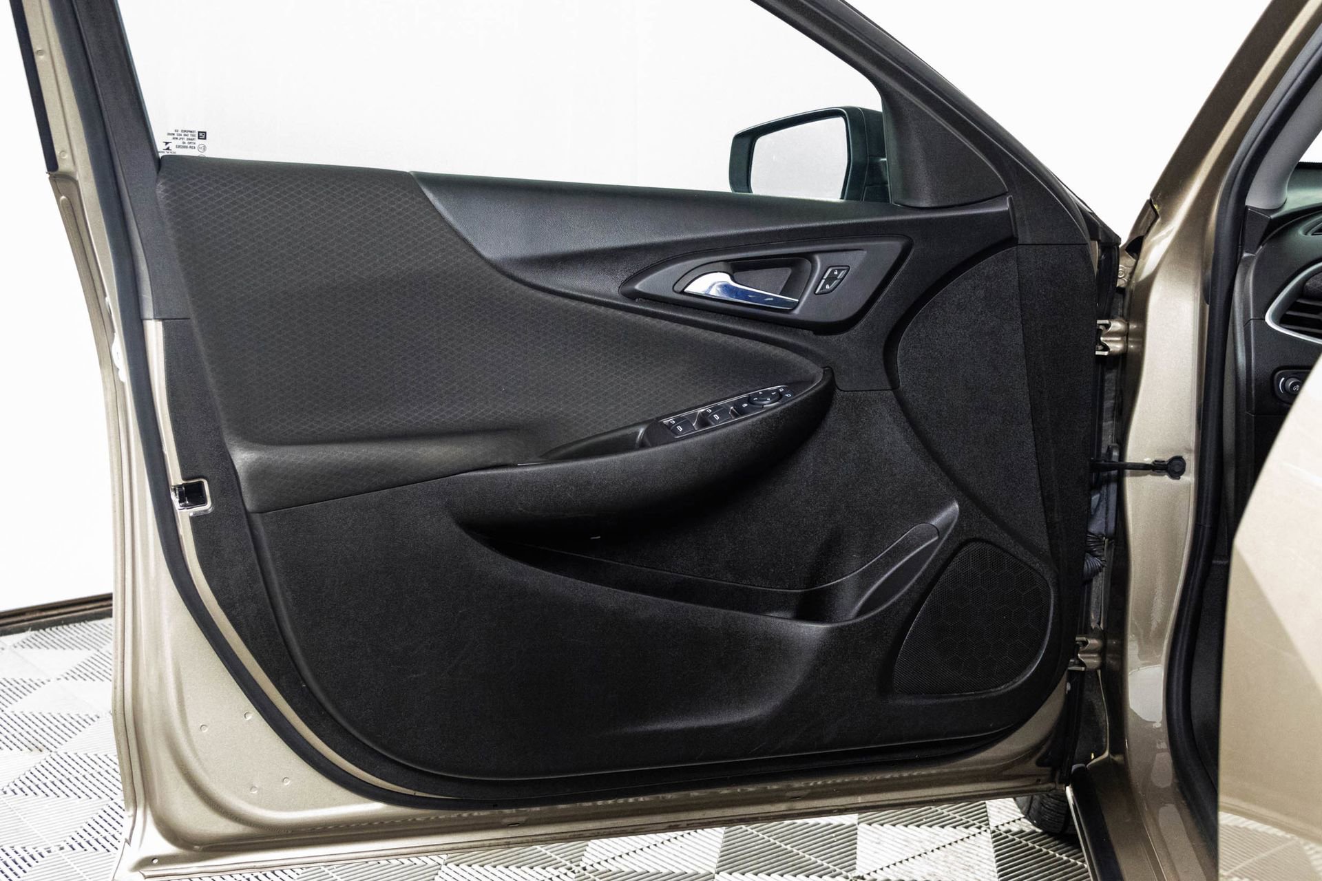 Used 2022 Chevrolet Malibu LS image 32