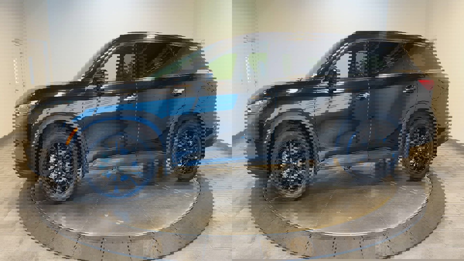 Certified 2025 INFINITI QX60 Luxe w/ Black Edition image 5