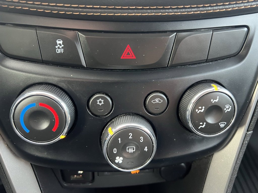 Used 2020 Chevrolet Trax LT w/ LT Convenience Package image 35