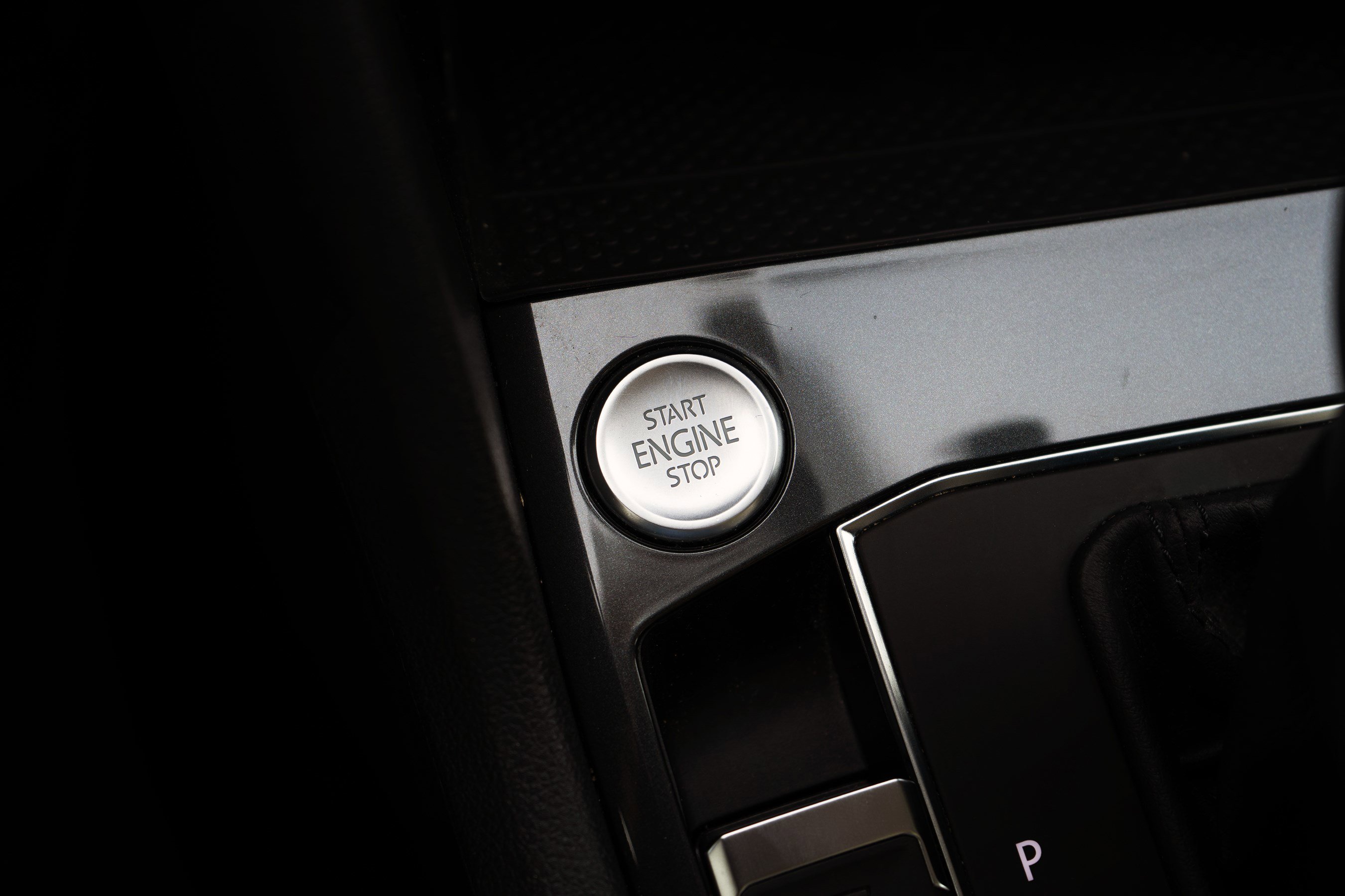 Used 2020 Volkswagen Tiguan SE w/ Panoramic Sunroof Package image 25