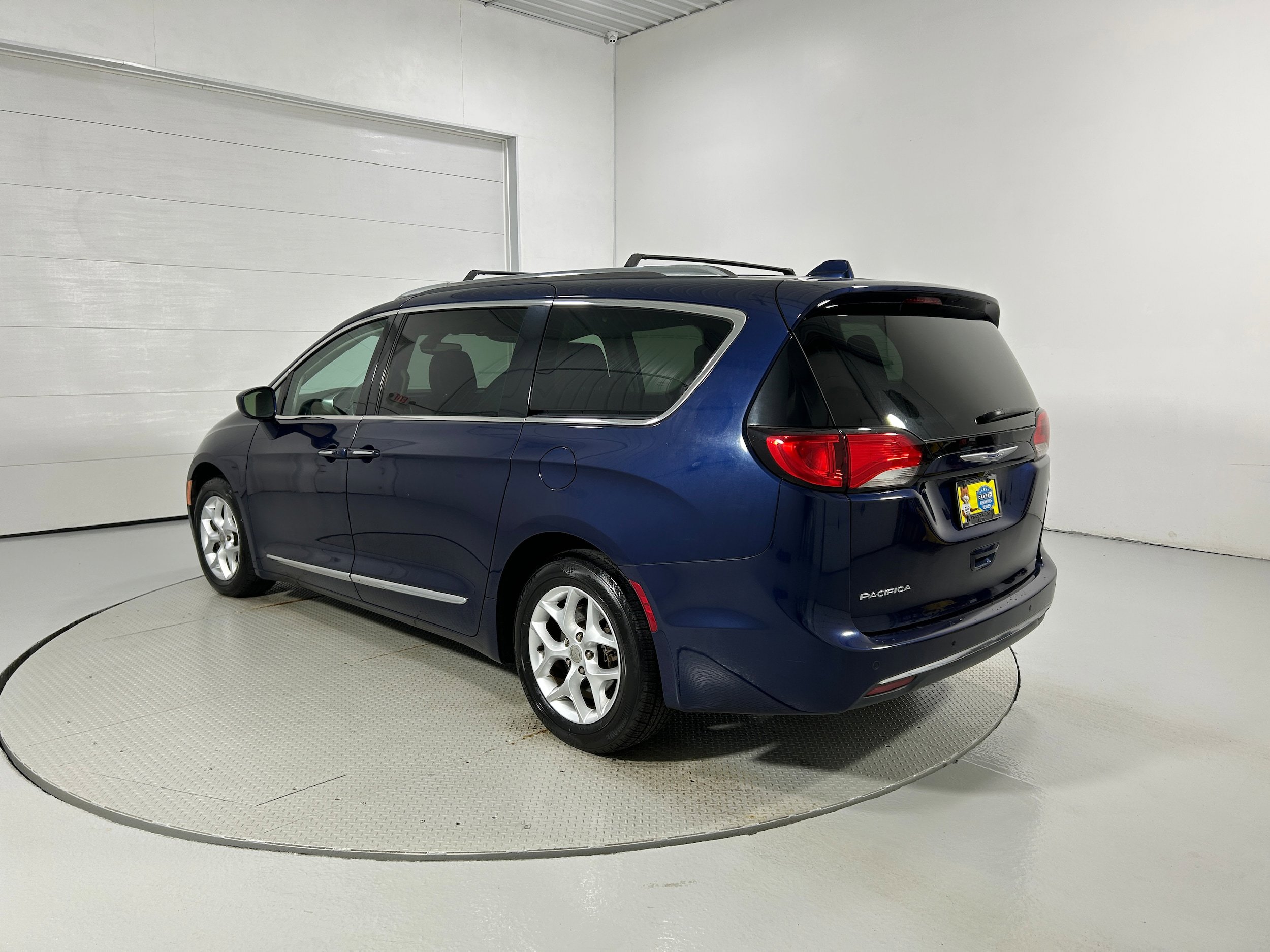 Used 2020 Chrysler Pacifica Touring-L w/ Tire & Wheel Group FWD image 22