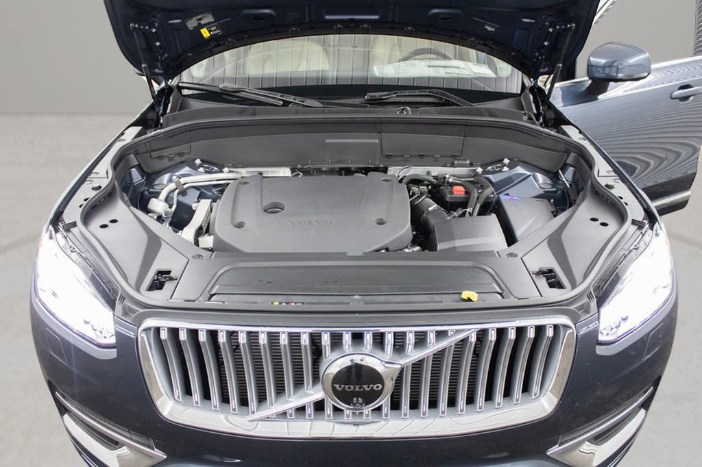 Certified 2025 Volvo XC90 B6 Plus w/ Protection Package Premier image 18