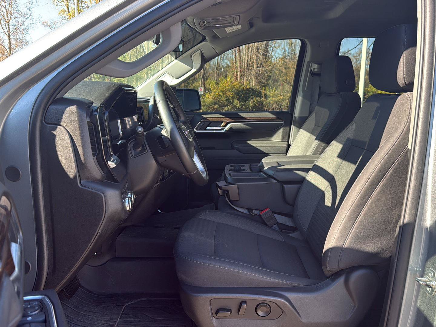 Used 2025 GMC Sierra 1500 SLE AWD/4WD image 16