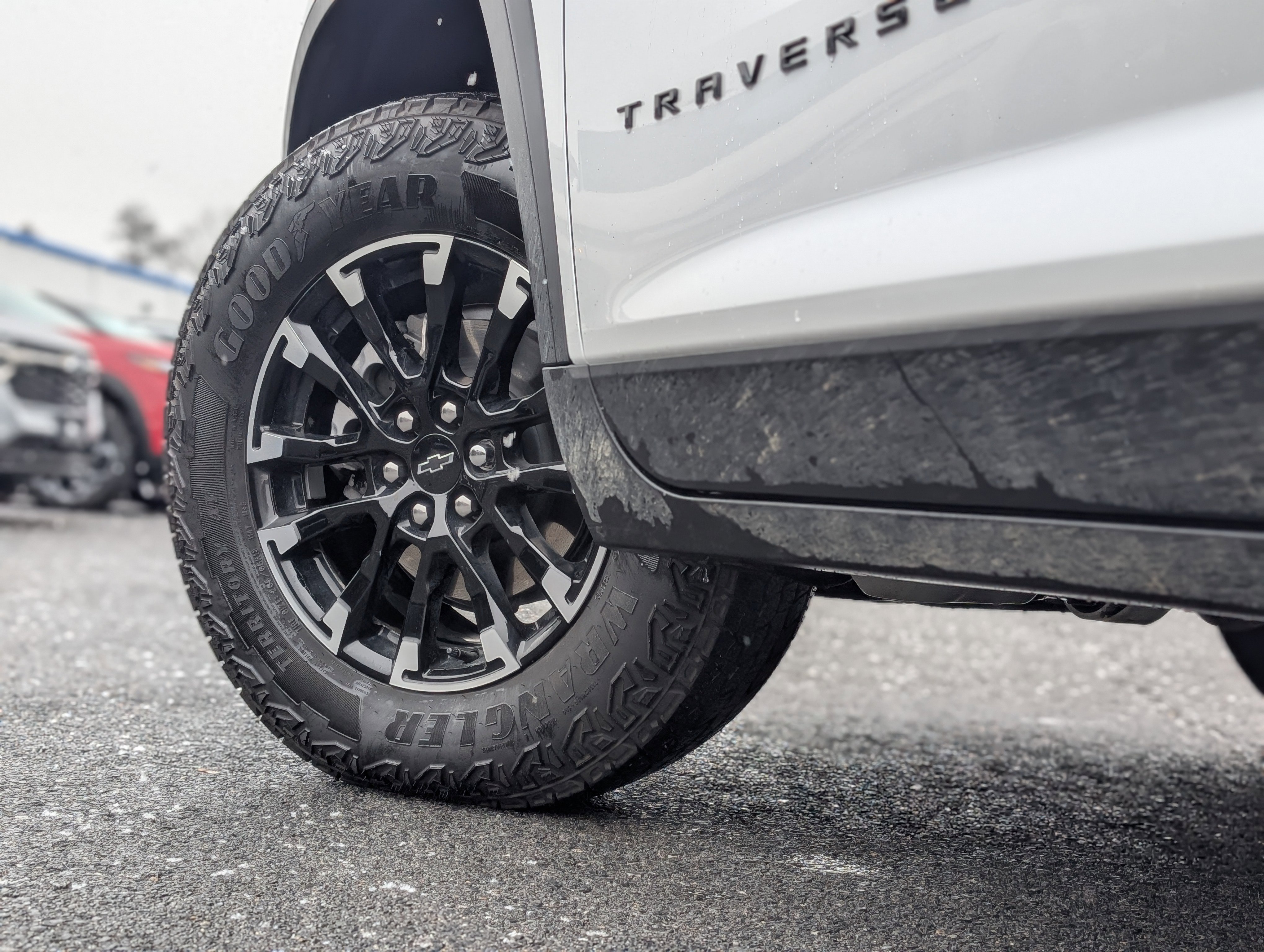 Used 2025 Chevrolet Traverse Z71 image 8