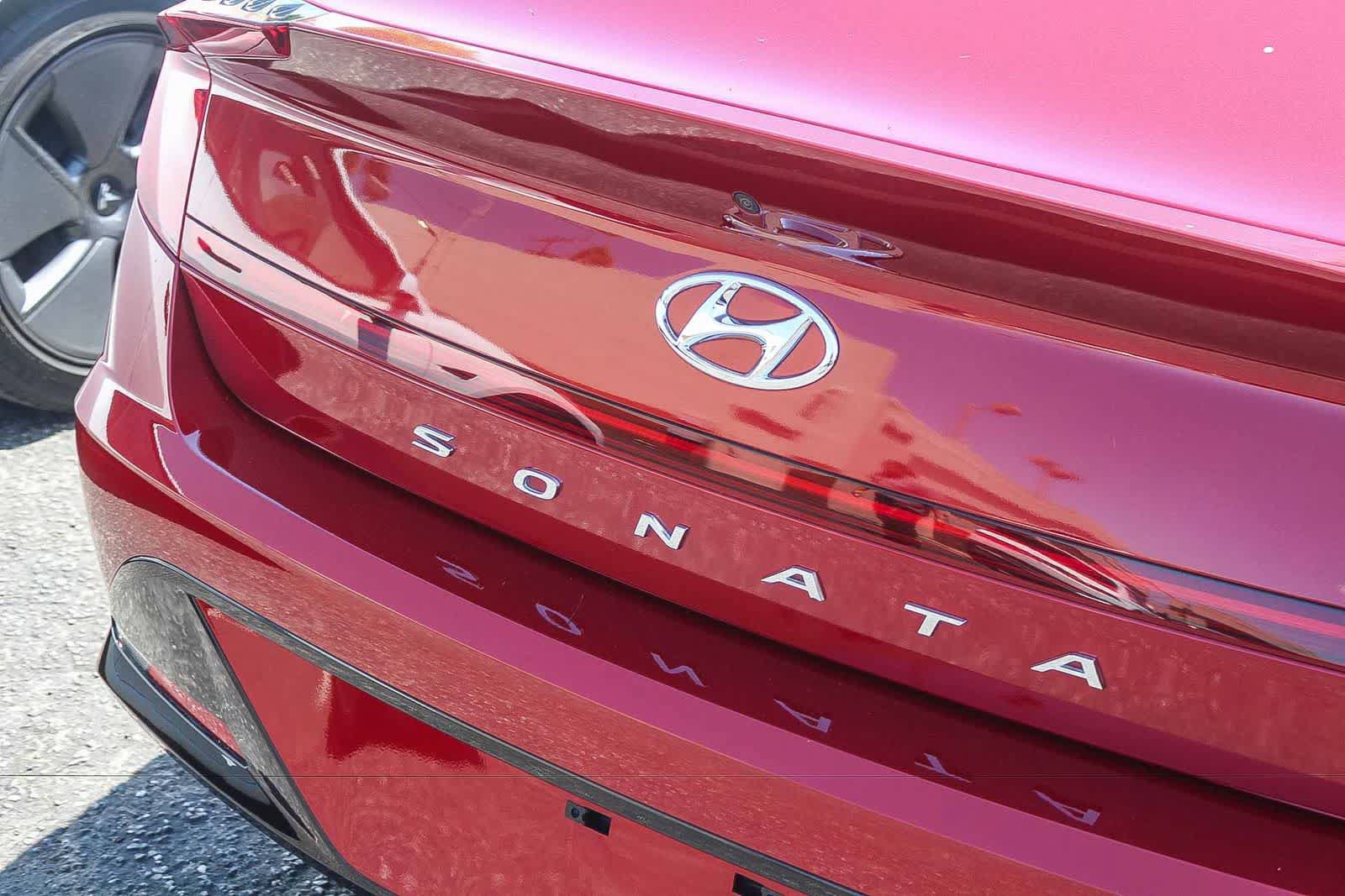 Certified 2023 Hyundai Sonata SEL Plus w/ Preferred Accessory Package FWD image 9