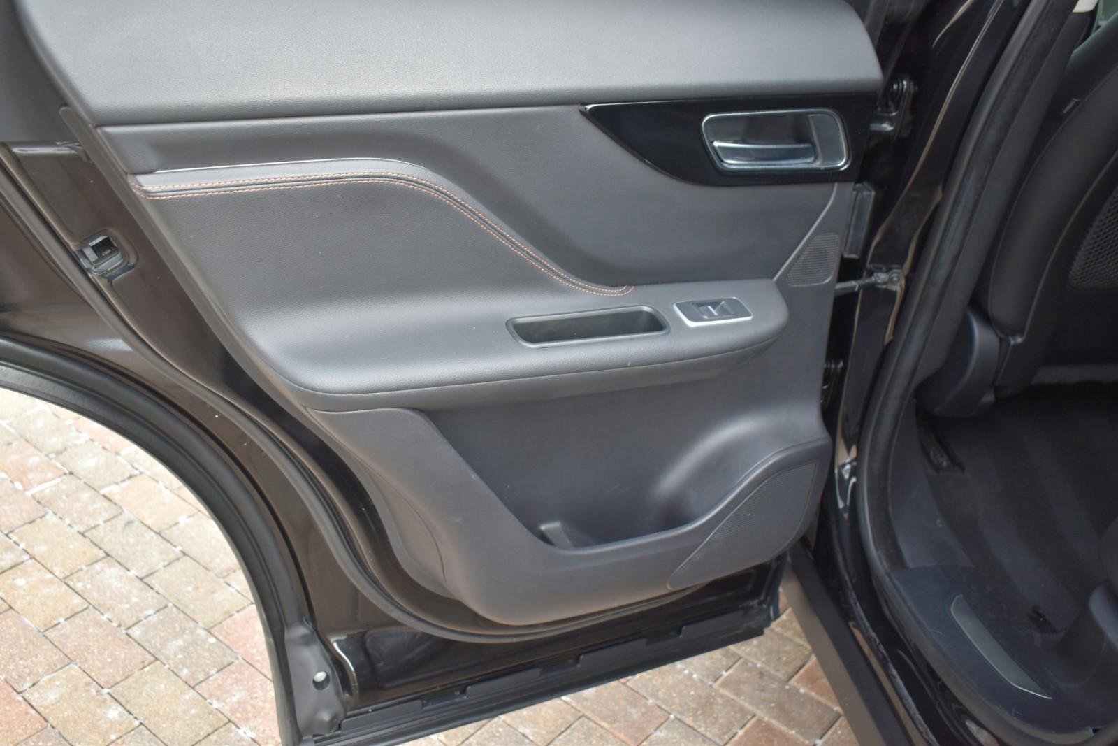 Used 2019 Jaguar F-PACE Prestige image 34