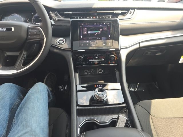 New 2025 Jeep Grand Cherokee L Laredo w/ Luxury Tech Group I image 24