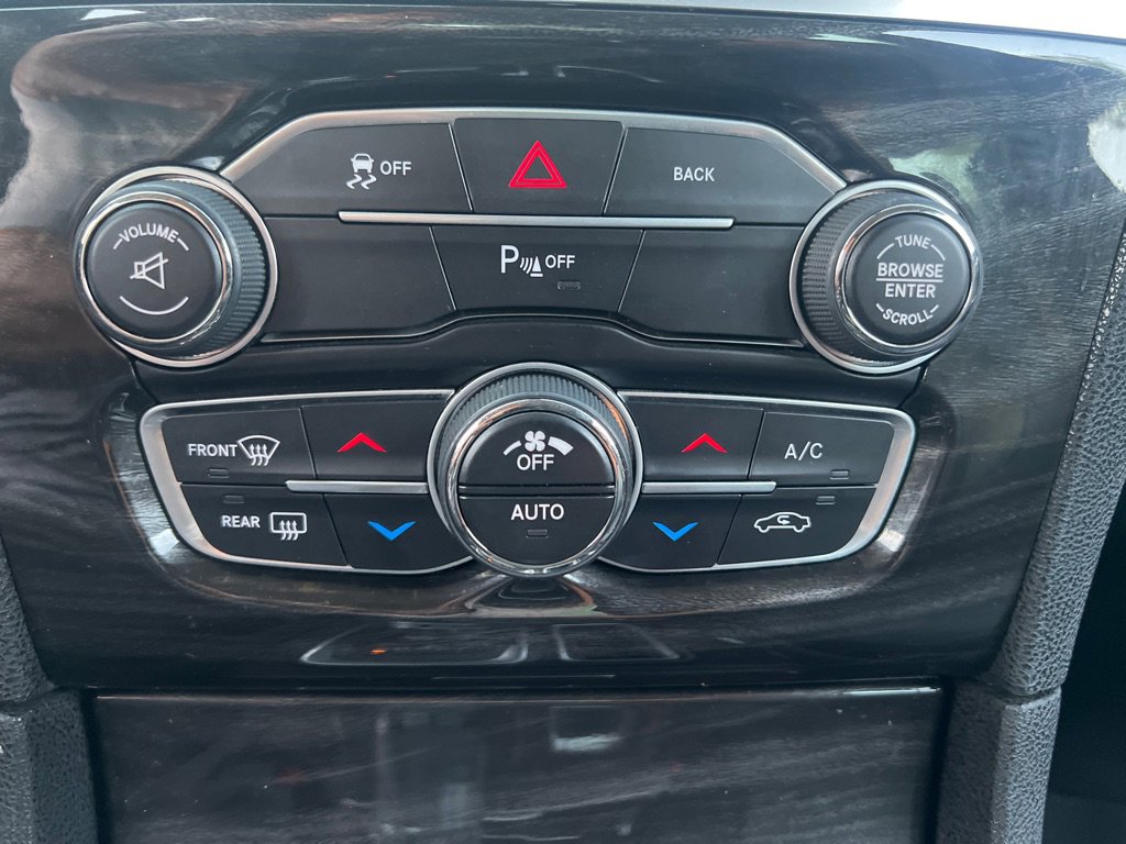 Used 2015 Chrysler 300 Limited w/ 300 Premium Group image 29