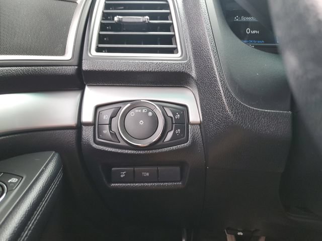 Used 2017 Ford Explorer XLT w/ Equipment Group 201A AWD/4WD image 22