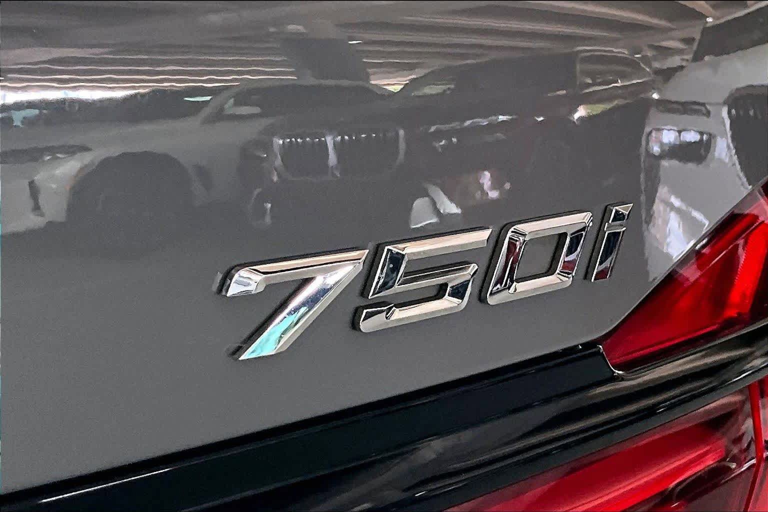 Used 2018 BMW 750i RWD image 9