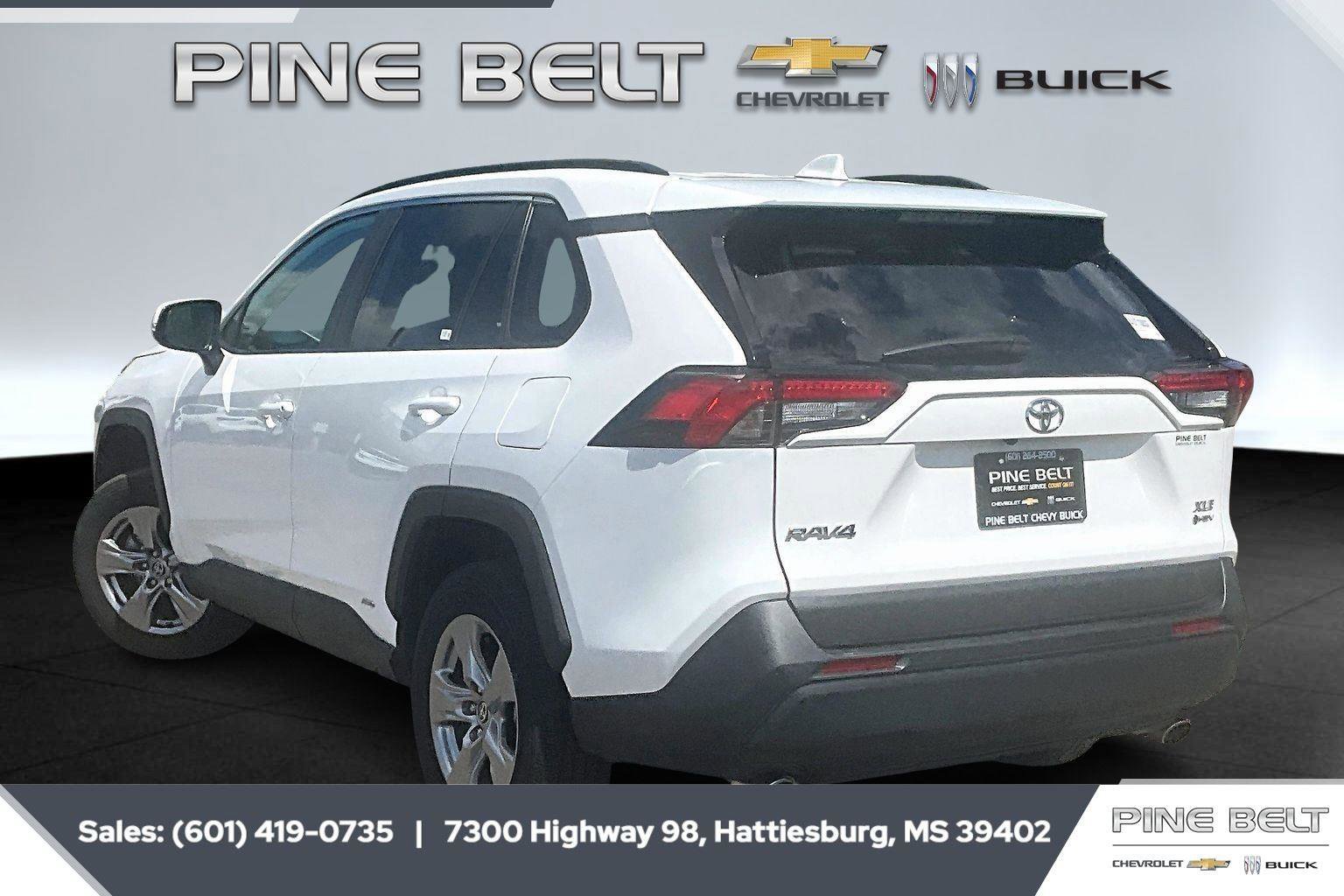 Used 2025 Toyota RAV4 XLE AWD/4WD image 2