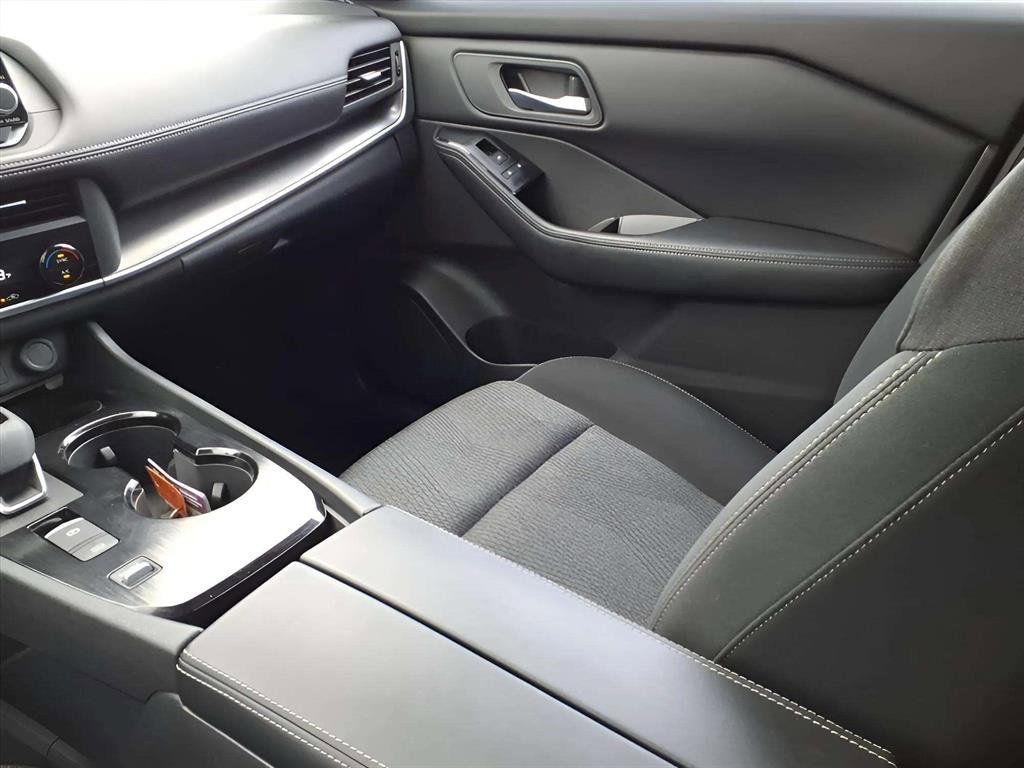 Used 2024 Nissan Rogue SV image 12