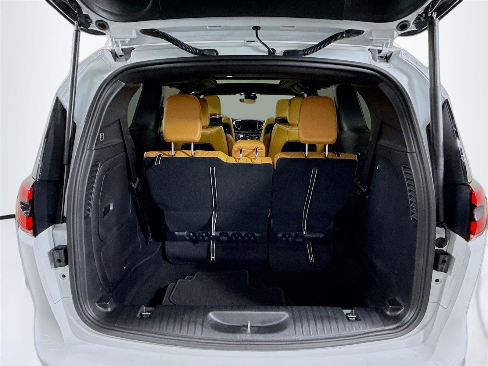 Used 2023 Chrysler Pacifica Pinnacle image 22