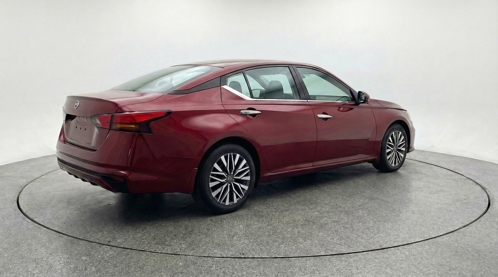 Used 2025 Nissan Altima 2.5 SV image 9