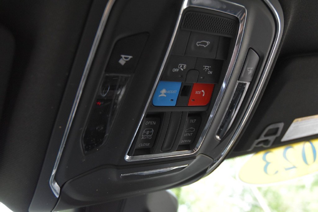 Used 2023 Jeep Grand Cherokee Altitude AWD/4WD image 24