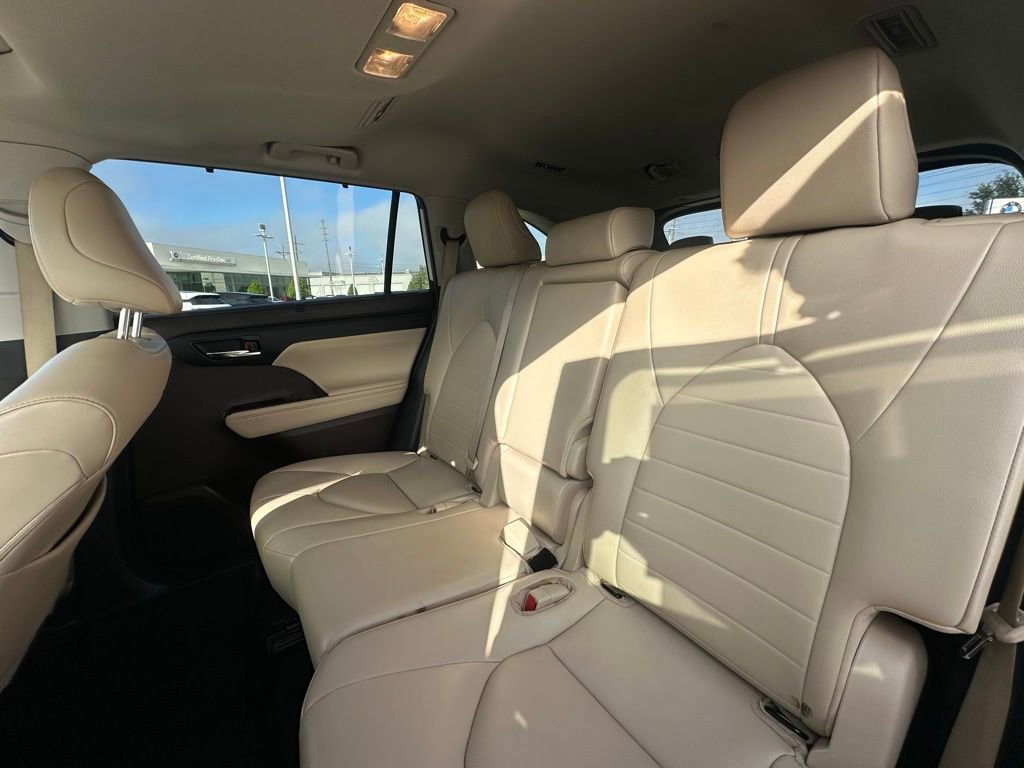 Used 2022 Toyota Highlander XLE image 24