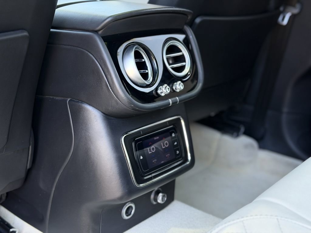 Used 2017 Bentley Bentayga AWD/4WD image 18
