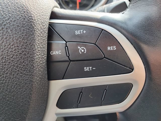 Used 2018 Jeep Cherokee Latitude Plus w/ Comfort/Convenience Group AWD/4WD image 24