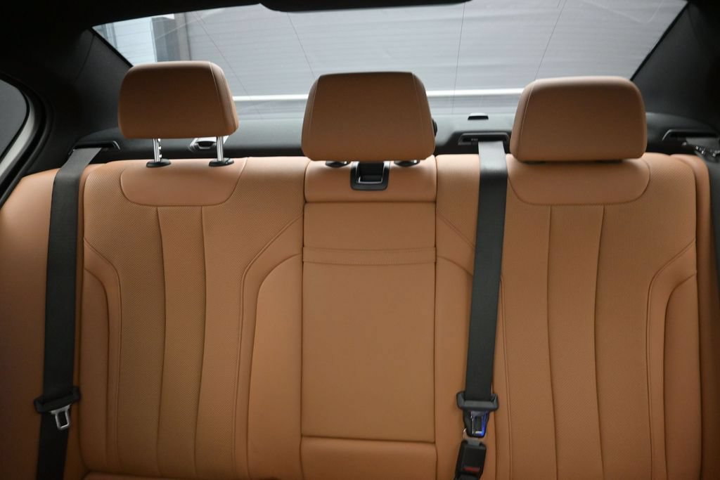 Used 2021 BMW 530i w/ Premium Package RWD image 16