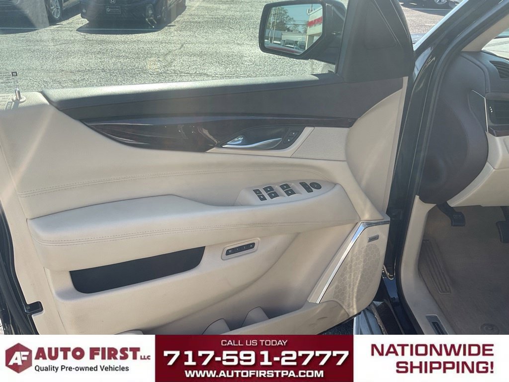 Used 2015 Cadillac Escalade Luxury AWD/4WD image 5