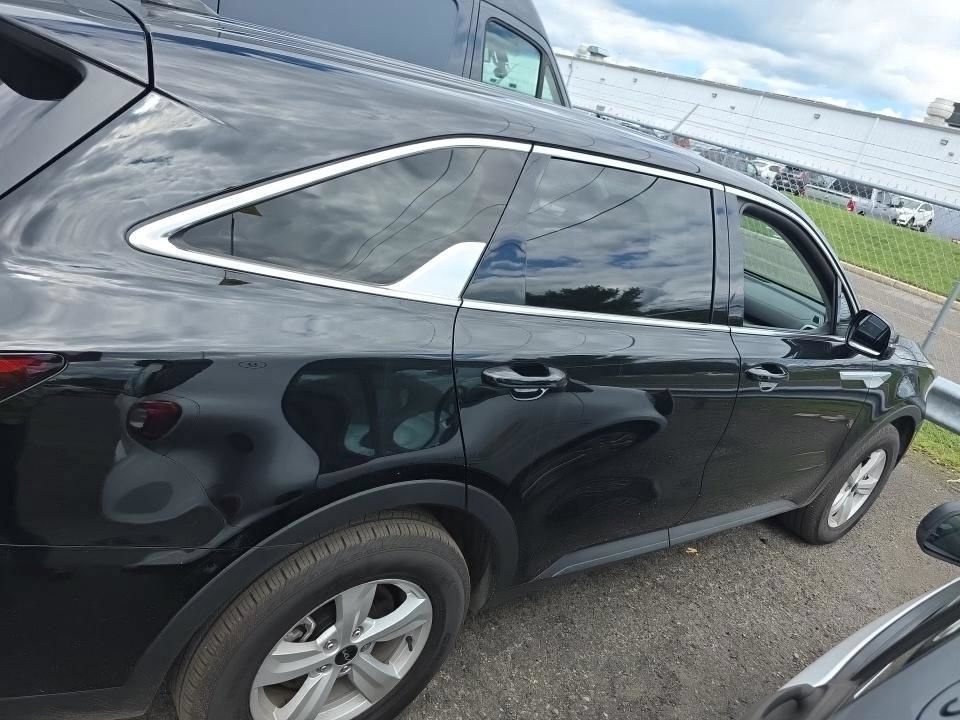 Used 2025 Kia Sorento LX FWD image 16
