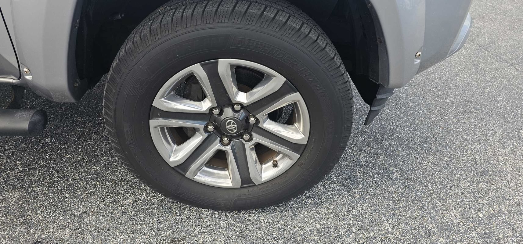 Used 2017 Toyota Tacoma Limited w/ Tow Package RWD image 9
