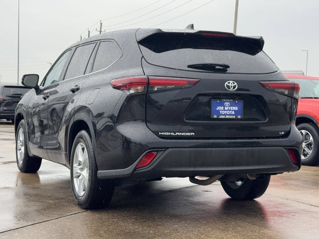 Used 2024 Toyota Highlander LE FWD image 7