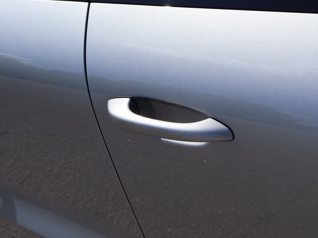 Certified 2025 Porsche Macan Turbo image 18