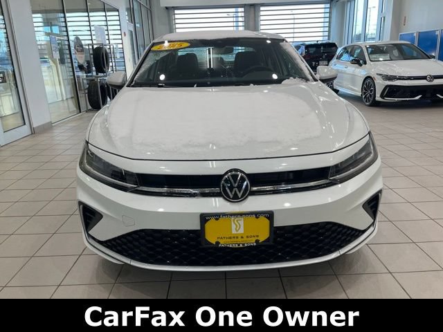 Used 2025 Volkswagen Jetta SE FWD image 2