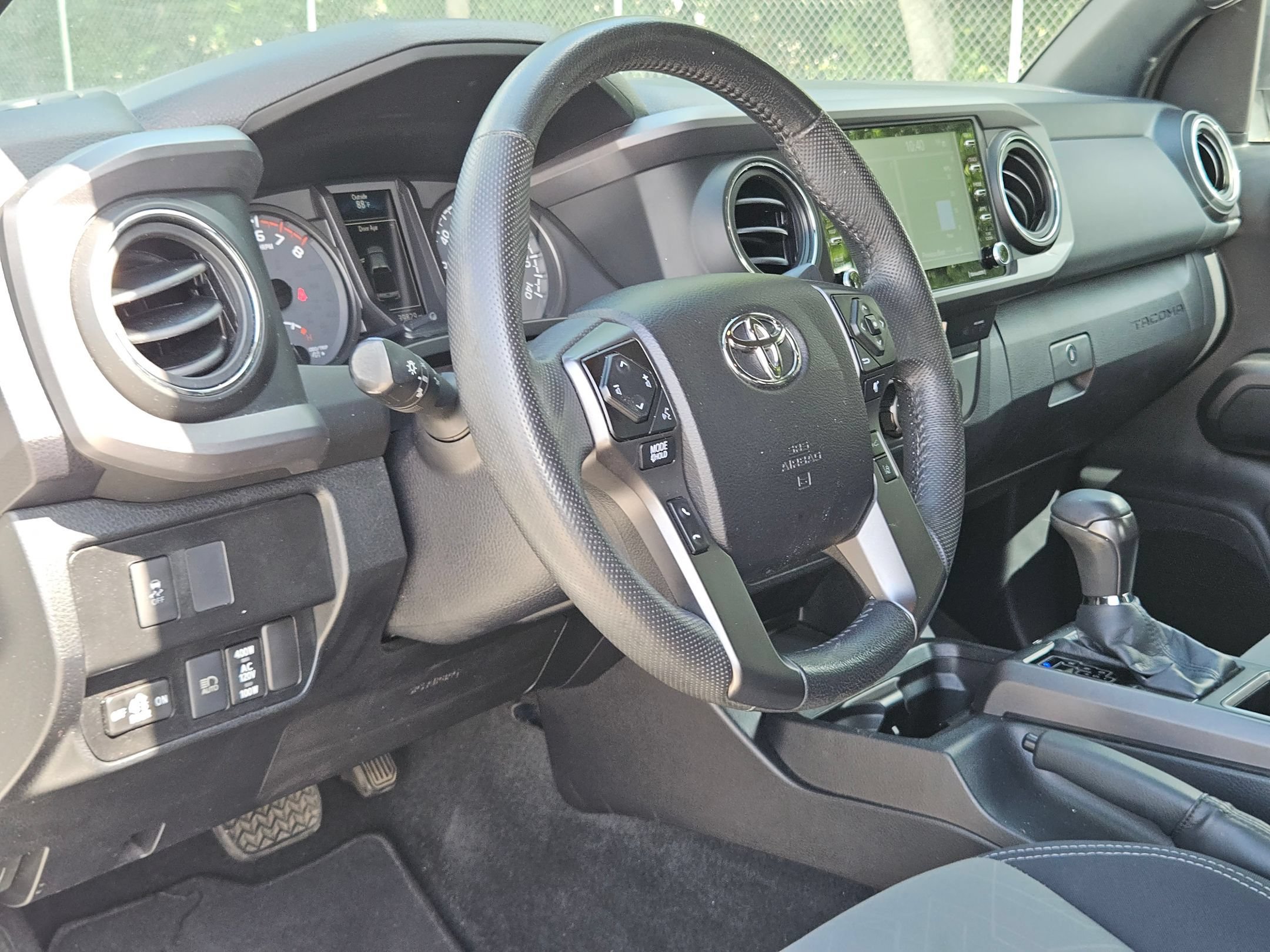 Used 2021 Toyota Tacoma TRD Off-Road w/ Technology Package AWD/4WD image 10