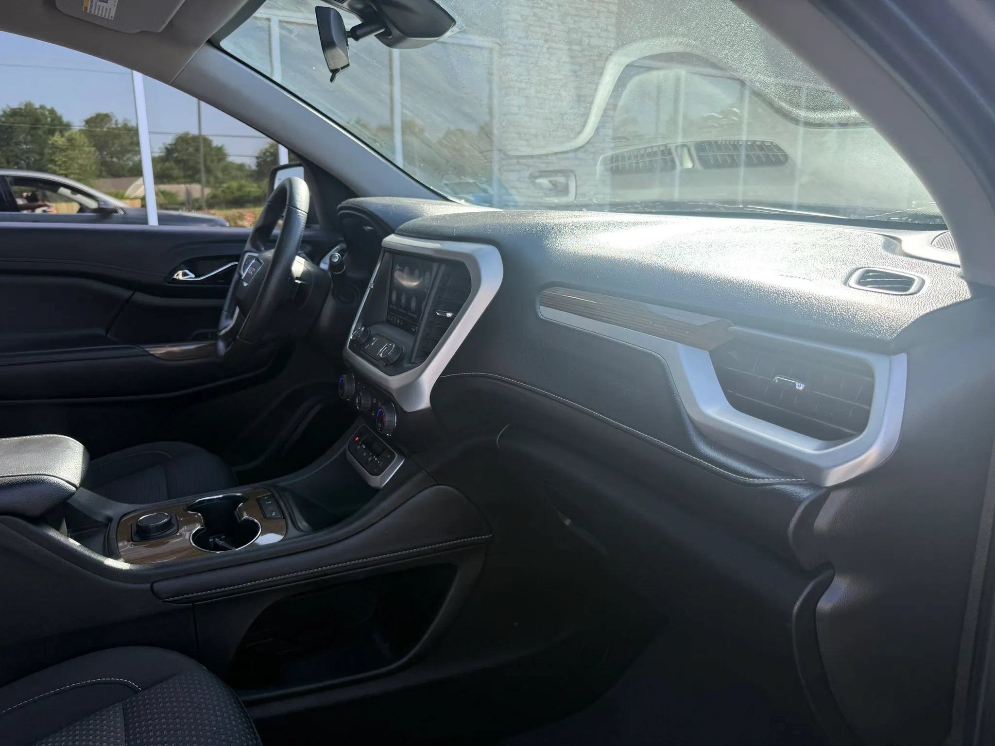 Used 2023 GMC Acadia SLE FWD image 14