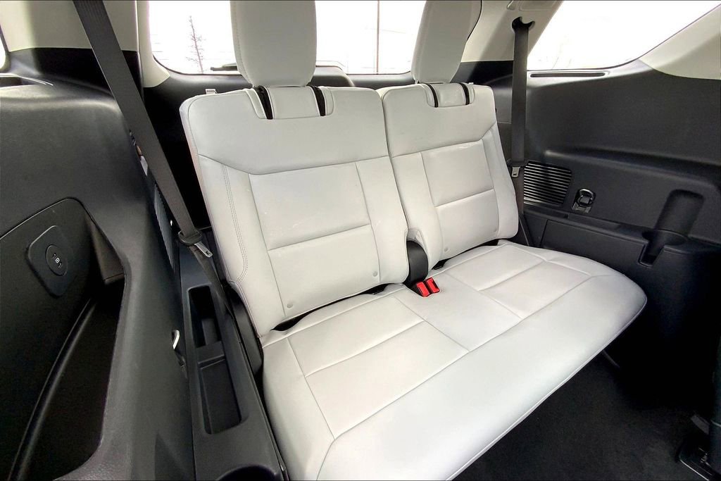 Used 2026 Ford Explorer Platinum w/ LUX Leather Package AWD/4WD image 28