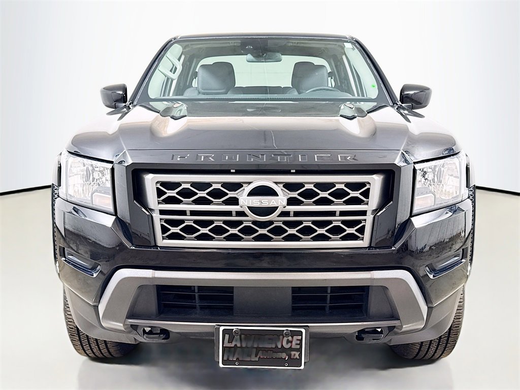Used 2024 Nissan Frontier SV image 2