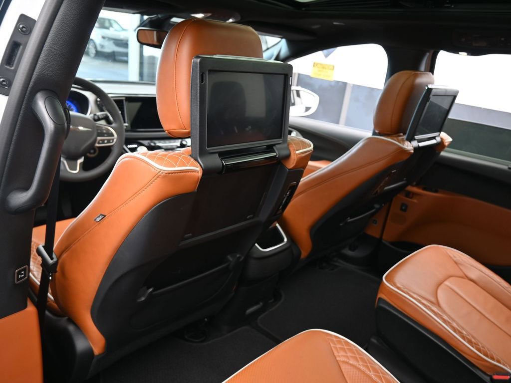 Used 2024 Chrysler Pacifica Pinnacle image 43