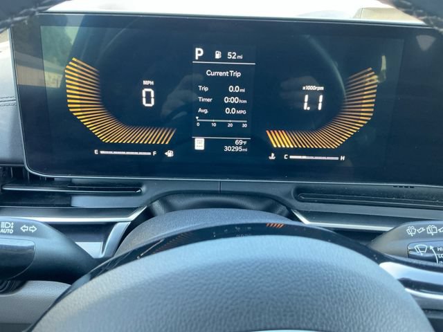 Used 2025 Kia Carnival FWD image 20